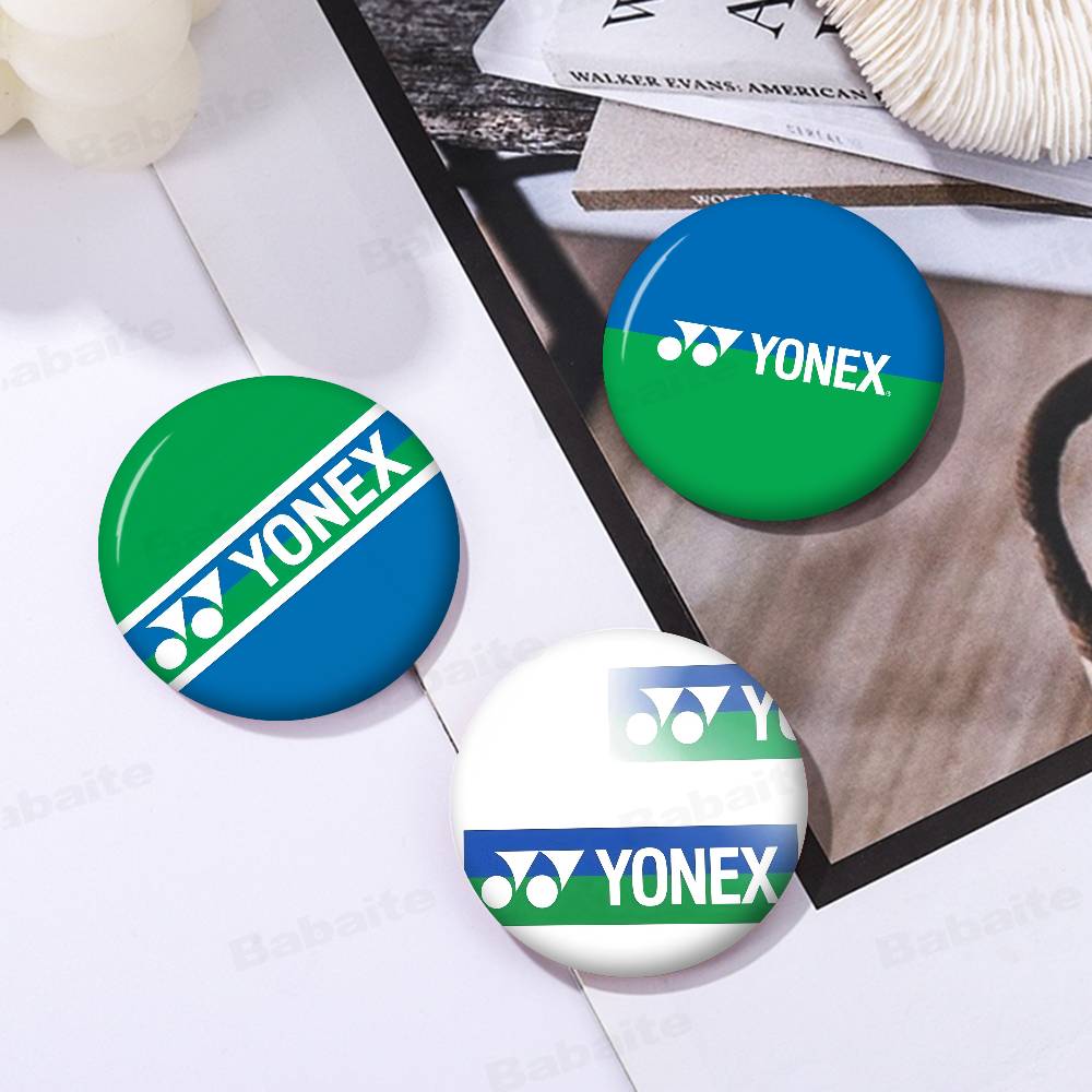 Badminton Icon - เข็มกลัดรูปภาพแบดมินตันแฟชั่น Y-Yonex ดีไซน์สร้างสรรค์ รูปทรงกลม ของขวัญ ขนาด
